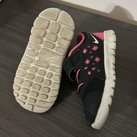 Kids Nike Sneakers - Picture 3 of 5